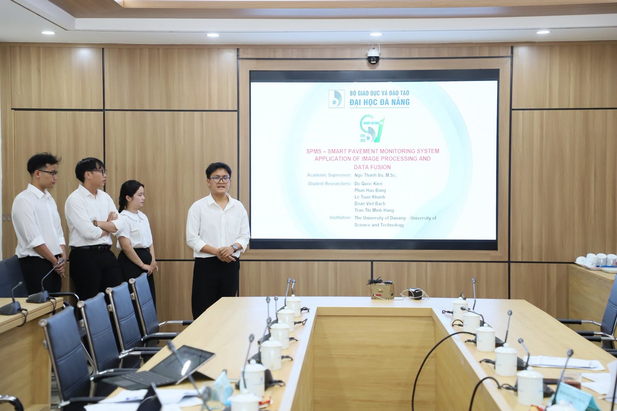 Chúc mừng nhóm sinh viên Khoa Xây dựng xuất sắc đạt giải Nhì nghiên cứu khoa học